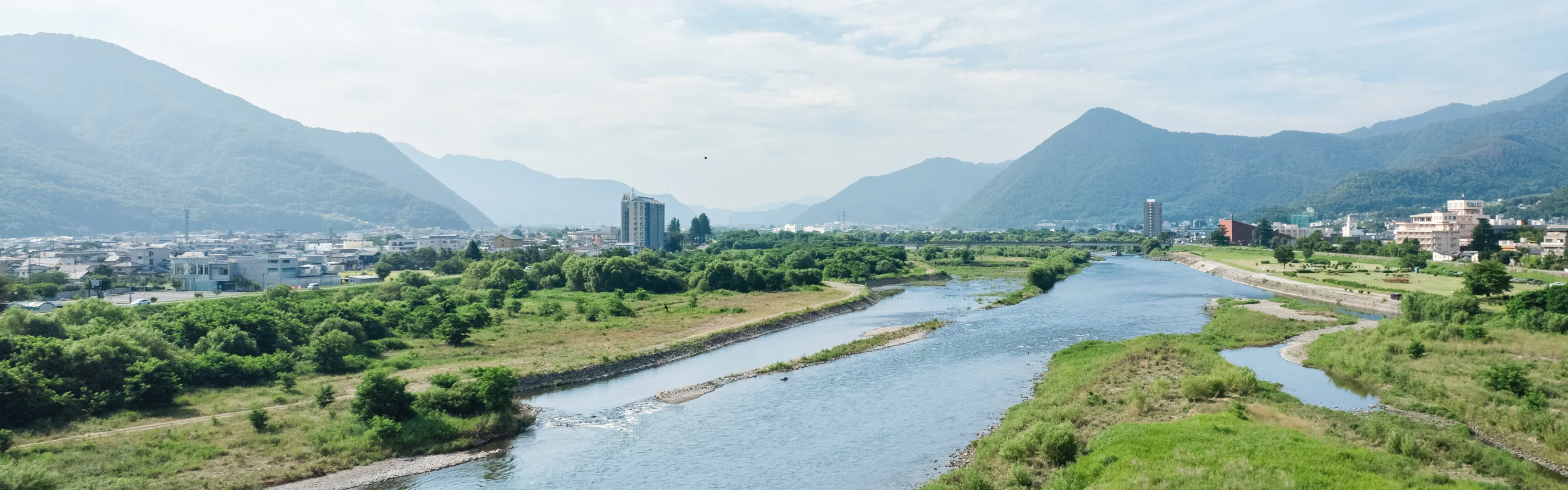 千曲川と戸倉上山田の風景